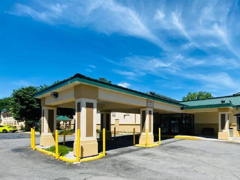 Отель Baymont By Wyndham Latham Albany Airport Экстерьер фото