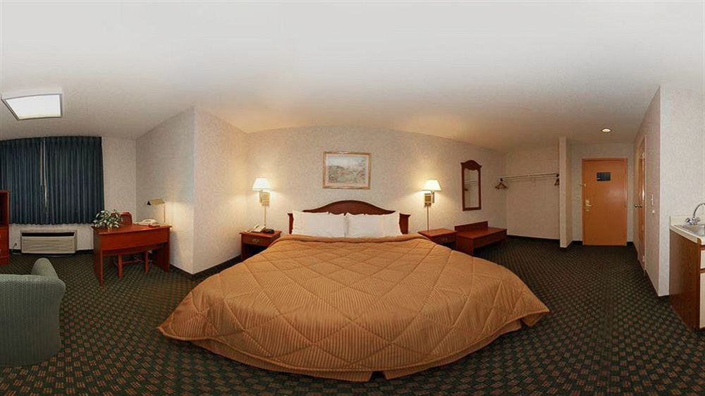 Отель Baymont By Wyndham Latham Albany Airport Экстерьер фото