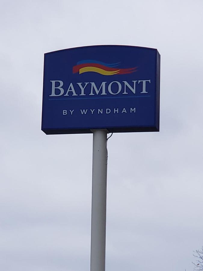 Отель Baymont By Wyndham Latham Albany Airport Экстерьер фото