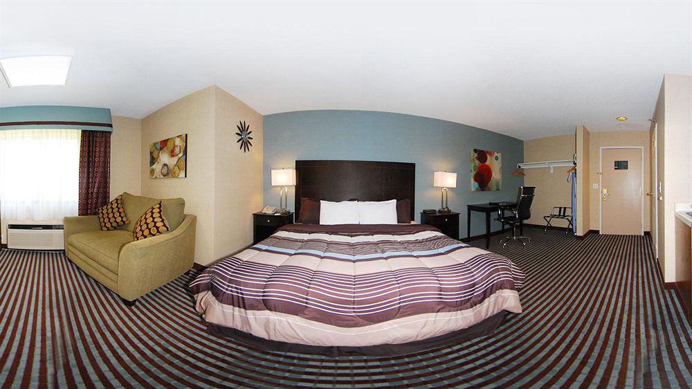 Отель Baymont By Wyndham Latham Albany Airport Экстерьер фото